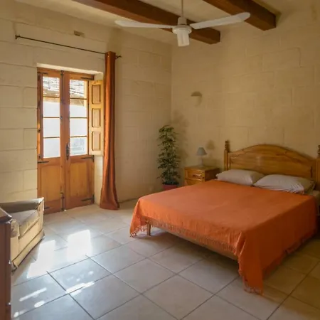 Teresa Townhouse بيت ضيافة *