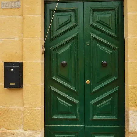 Teresa Townhouse * Qala